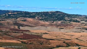 Webcam Live Vista colline di Montecatini V.C. - Vista delle colline di Montecatini Val di Cecina dalla Torre dei Belforti