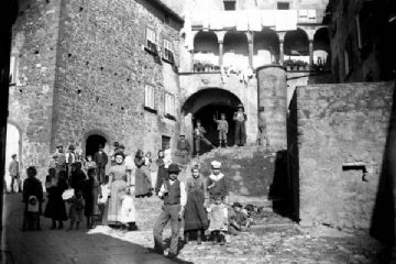 davanti Palazzo Belforti - Montecatini V.C., primi del '900